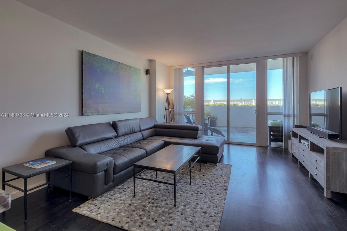 Real estate property located at 520 West Ave #503, Miami-Dade County, THE BENTLEY BAY CONDO, Miami Beach, FL