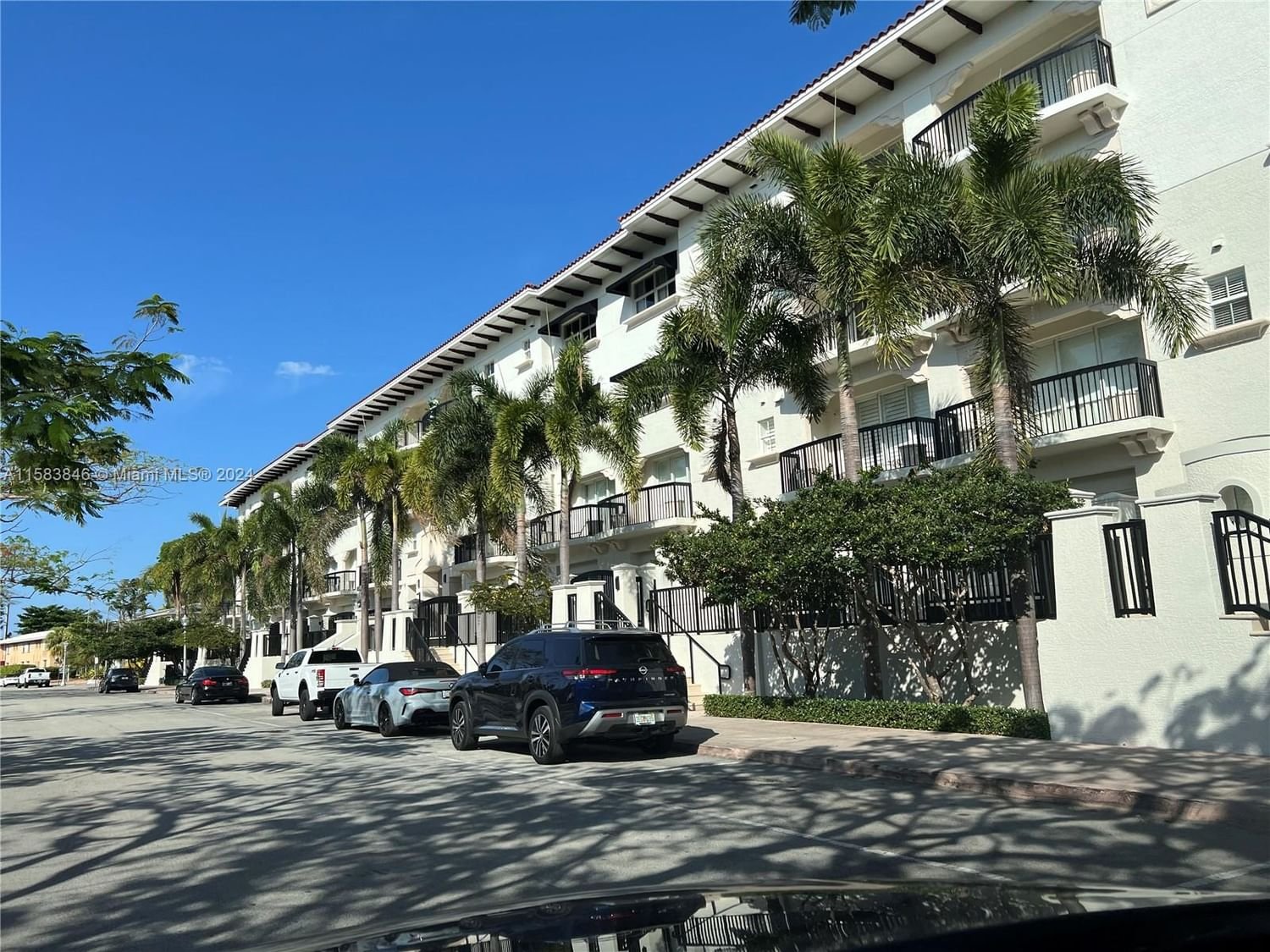 Real estate property located at 50 Alhambra Cir #309, Miami-Dade County, VILLA ALHAMBRA CONDO, Coral Gables, FL