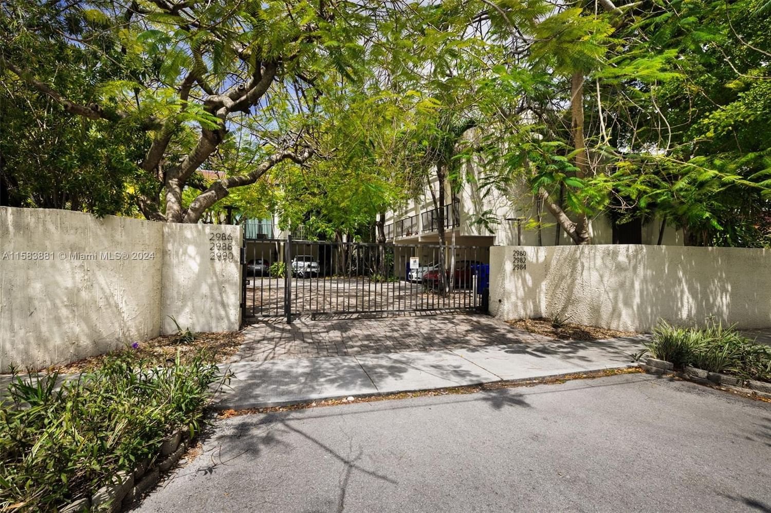 Real estate property located at 2984 Mary St, Miami-Dade County, CHAS M MUNDYS SUB, Coconut Grove, FL