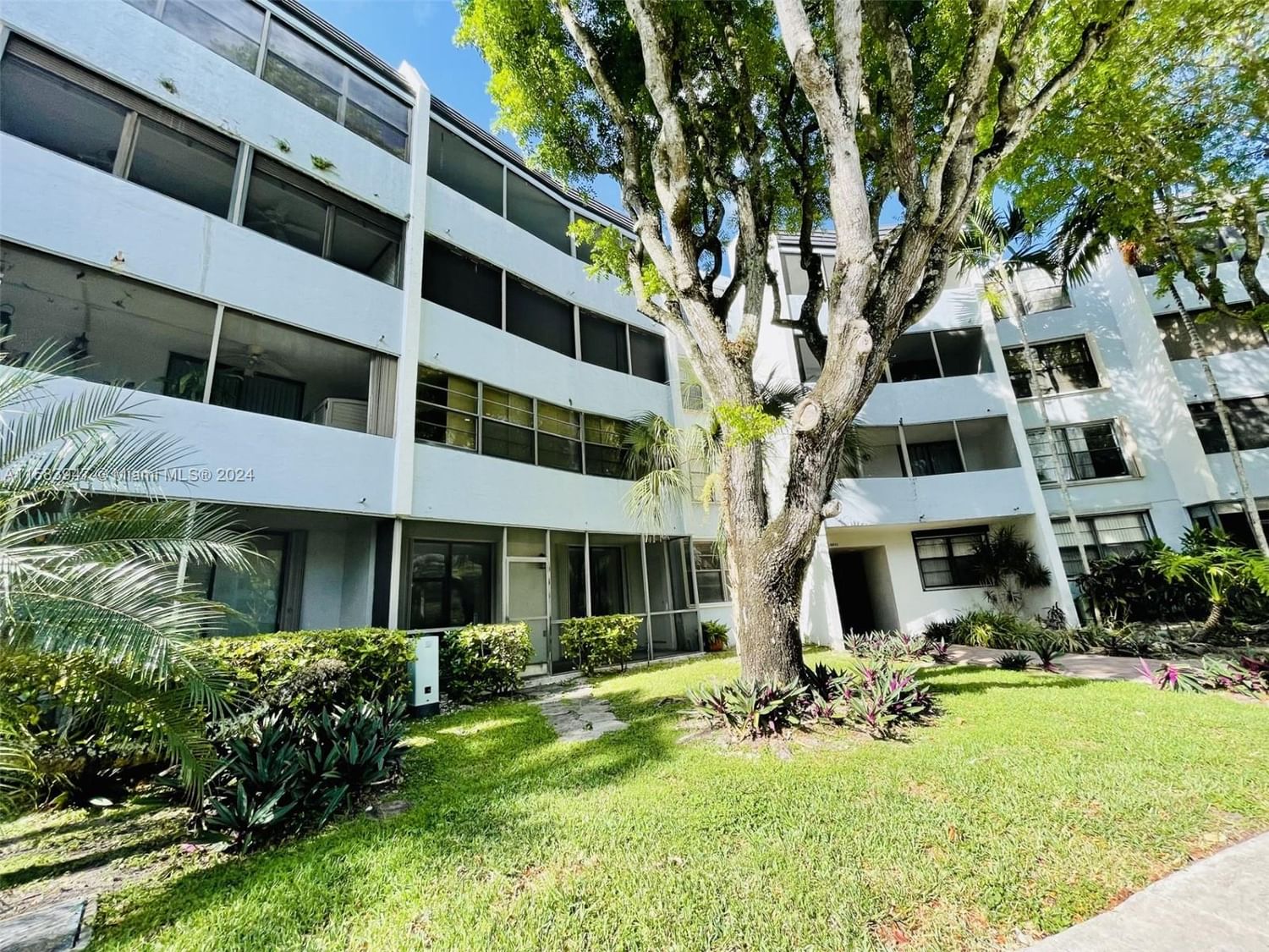 Real estate property located at 10852 Kendall Dr #102, Miami-Dade, KENDALL GATE CONDO, Miami, FL