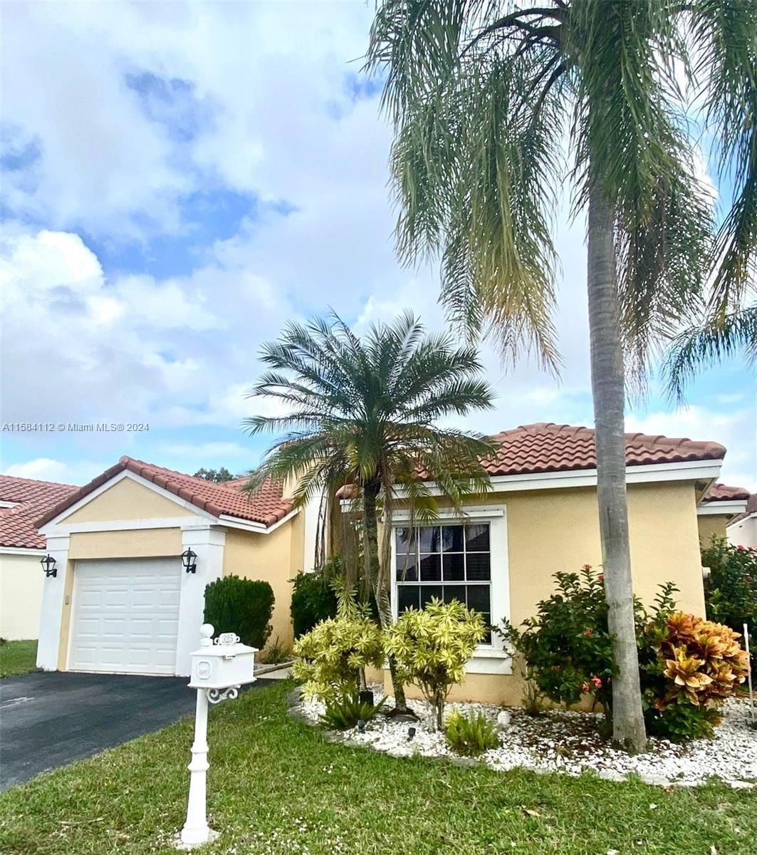 Real estate property located at 325 Somerset Way, Broward County, SECTOR 5 -, Weston, FL