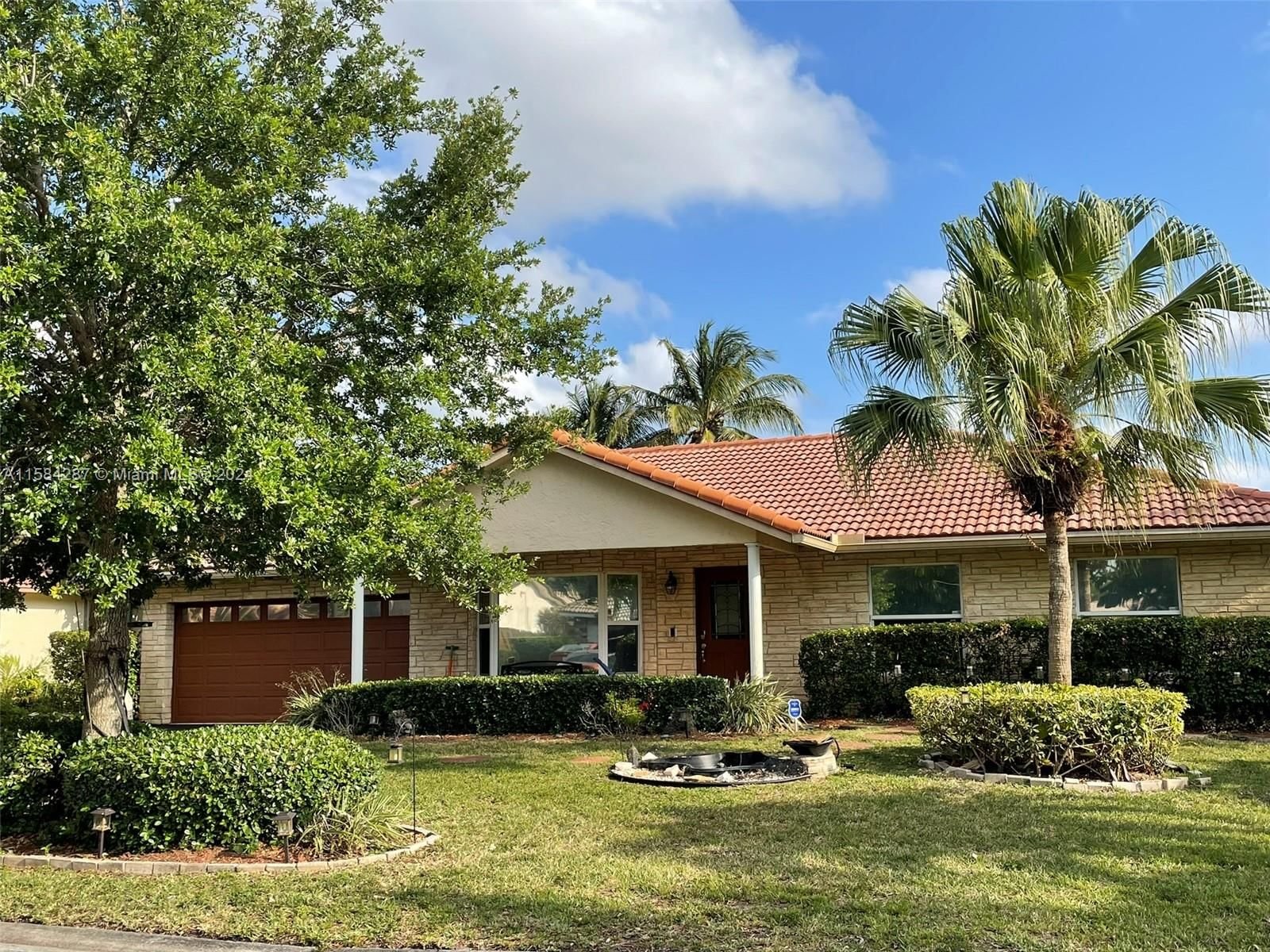 Real estate property located at 10680 6th Ct, Broward County, CYPRESS GLEN, Coral Springs, FL
