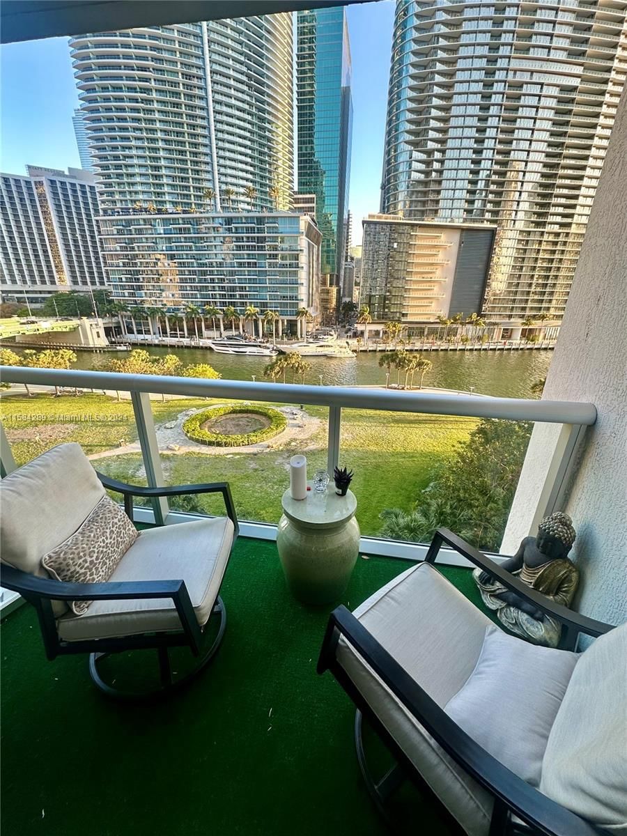 Real estate property located at 475 Brickell Ave #710, Miami-Dade County, ICONBRICKELL CONDO NO 1, Miami, FL