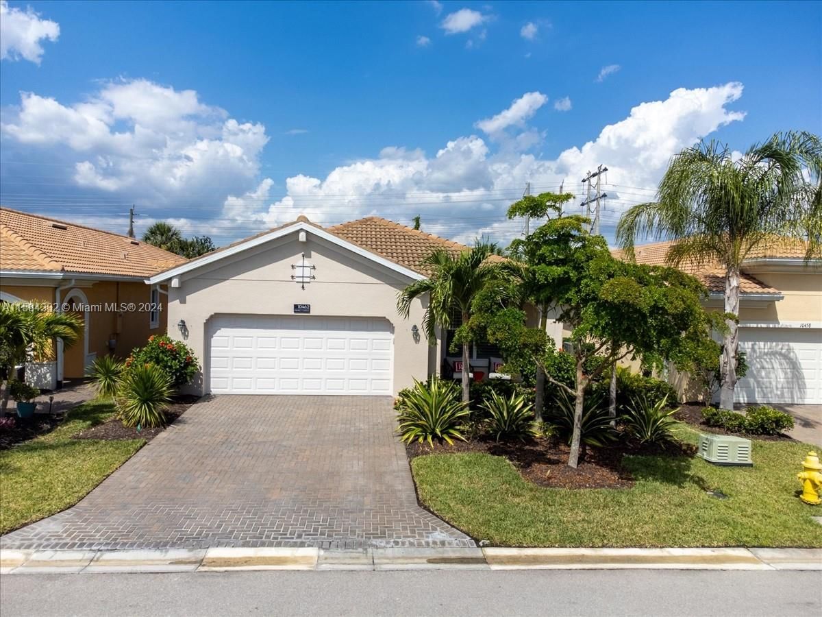 Real estate property located at 10462 Prato Dr, Lee County, PRATO AT PELICAN PRESERVE, Fort Myers, FL