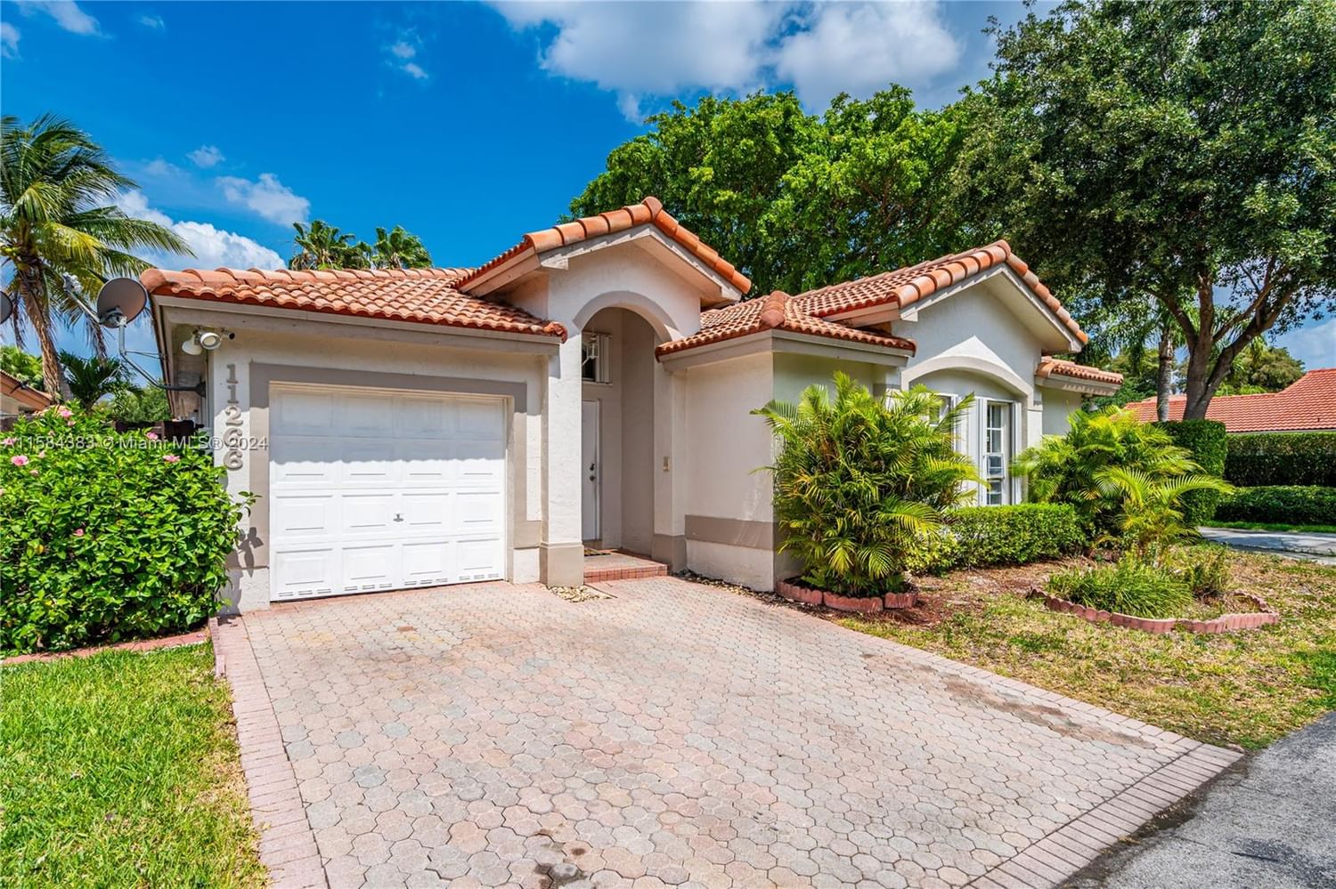 Real estate property located at 11266 59th Ter, Miami-Dade County, DORAL ISLES CAYMAN, Doral, FL