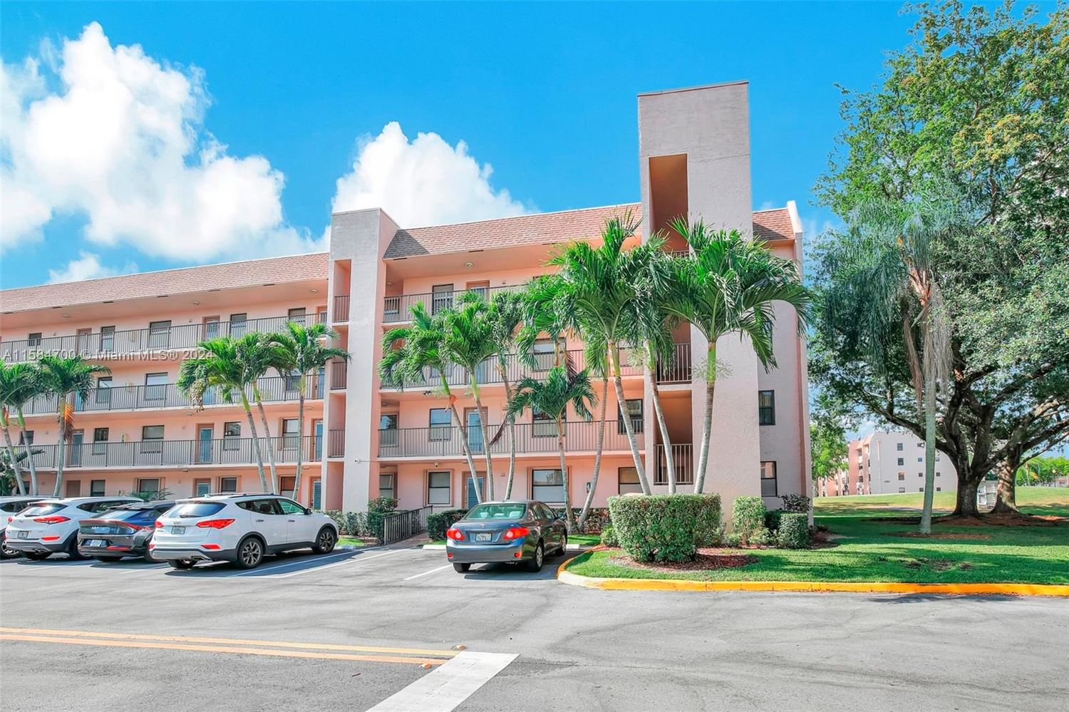 Real estate property located at 2726 104th Ave #210, Broward County, SUNRISE LAKES 182 CONDO, Sunrise, FL