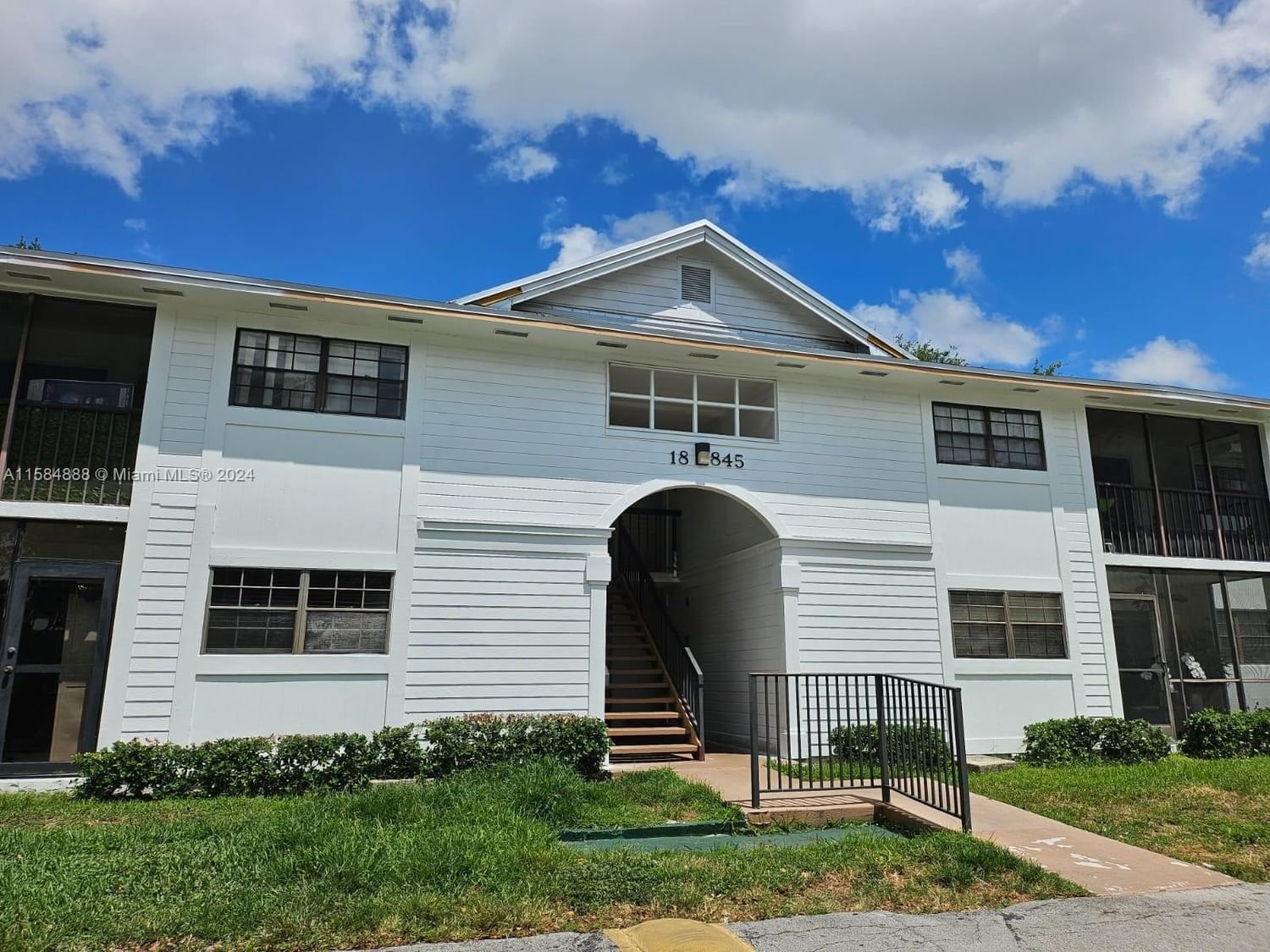 Real estate property located at 18845 62nd Ave #202, Miami-Dade County, COUNTRYSIDE VILLAGE CONDO, Hialeah, FL