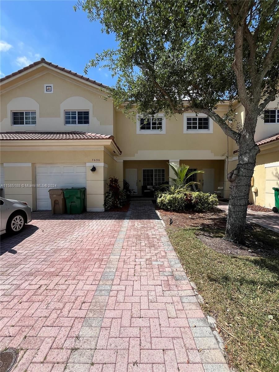 Real estate property located at 7636 Stonecreek Cir, Broward County, C & F PLAT, Davie, FL