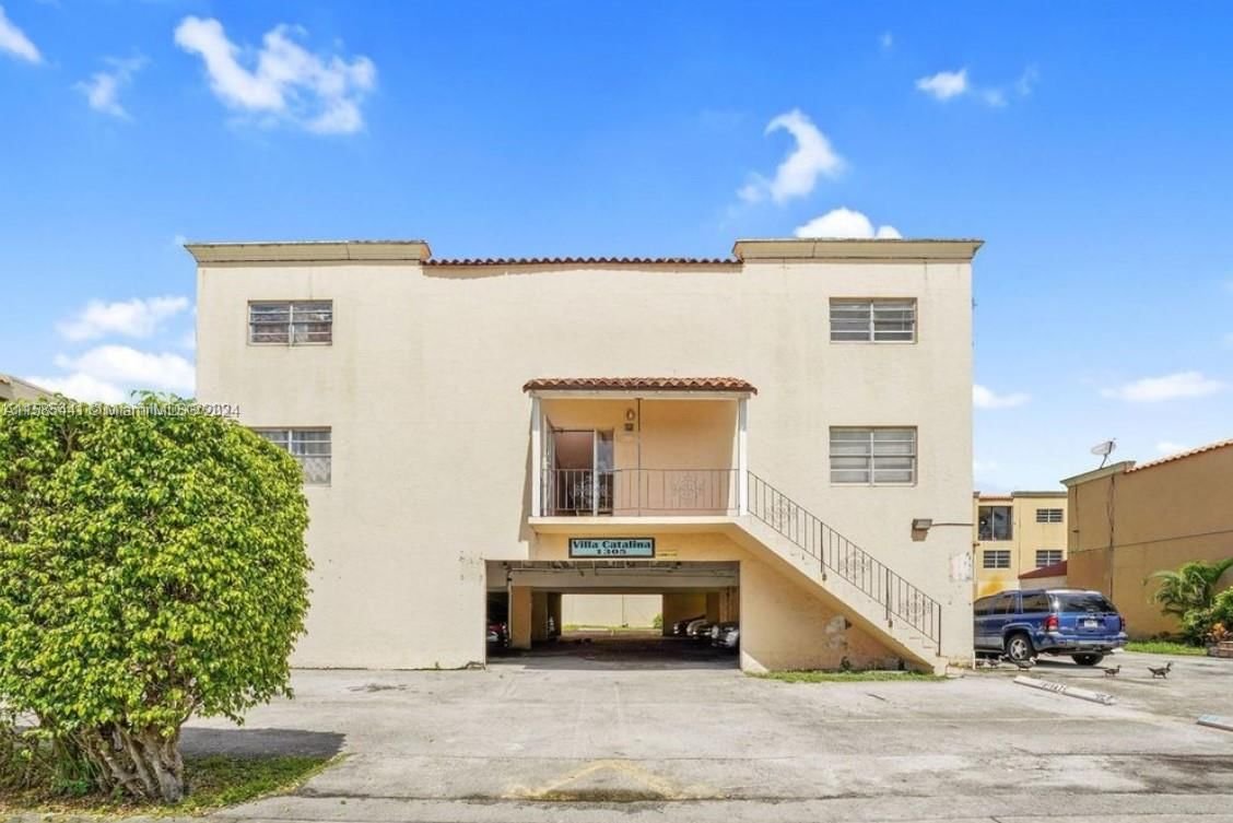 Real estate property located at 1305 53rd St #421, Miami-Dade County, VILLA CATALINA CONDO, Hialeah, FL