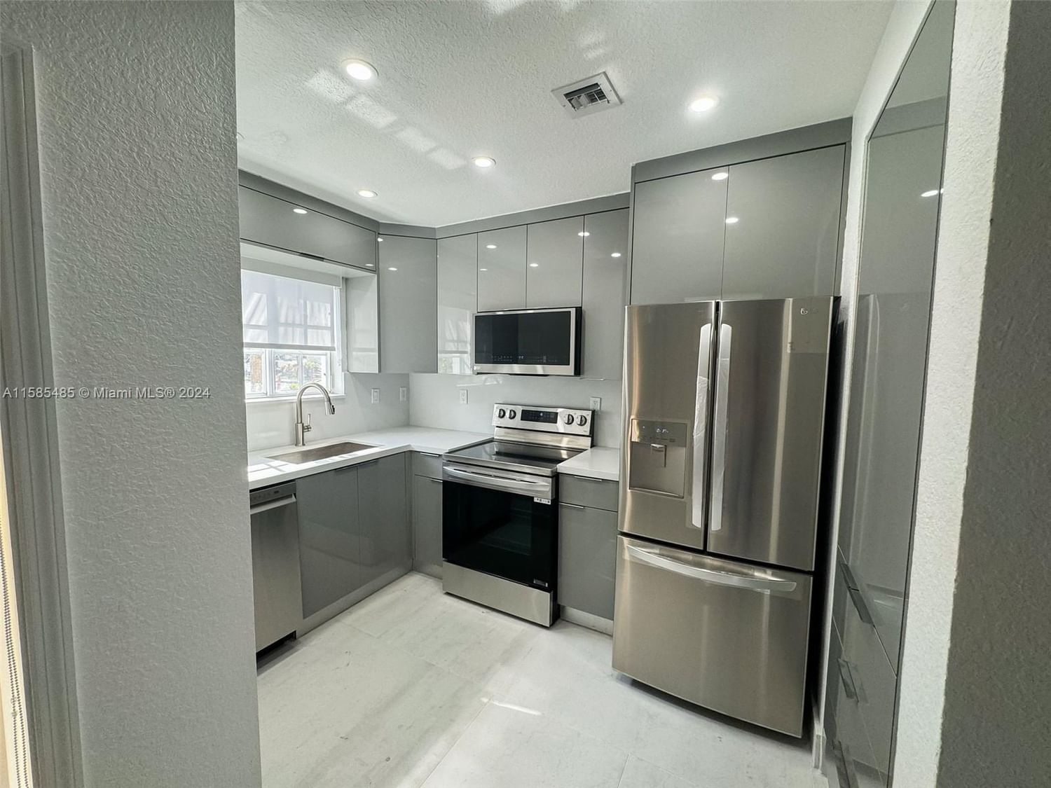 Real estate property located at 2014 167th St #3-150, Miami-Dade County, AQUA VISTA TOWNHOMES CONDO, North Miami Beach, FL