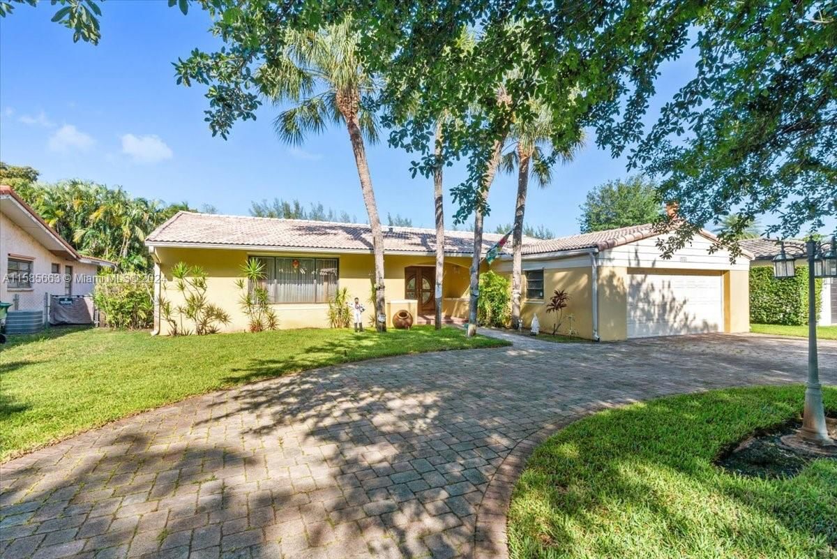 Real estate property located at 15321 Turnbull Dr, Miami-Dade County, MIAMI LAKES EAGLE NEST SE, Miami Lakes, FL