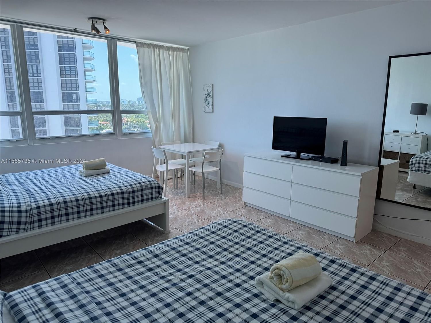 Real estate property located at 5445 Collins Ave #812, Miami-dade, Castle Beach Club Condo, Miami Beach, FL