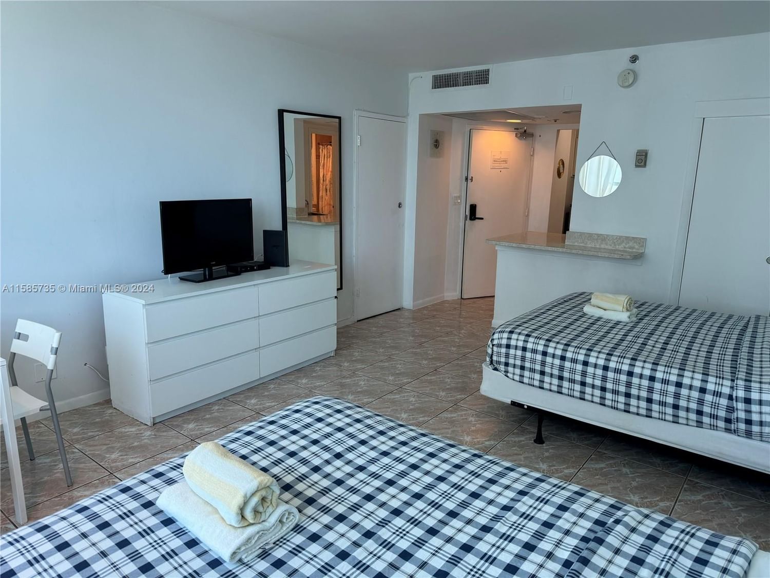 Real estate property located at 5445 Collins Ave #812, Miami-dade, Castle Beach Club Condo, Miami Beach, FL