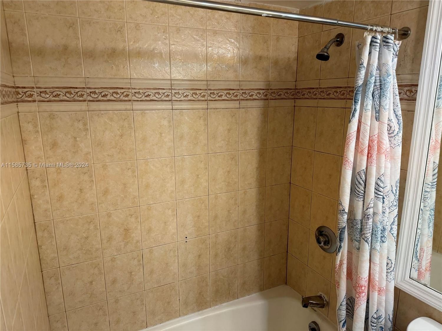 Real estate property located at 5445 Collins Ave #812, Miami-dade, Castle Beach Club Condo, Miami Beach, FL