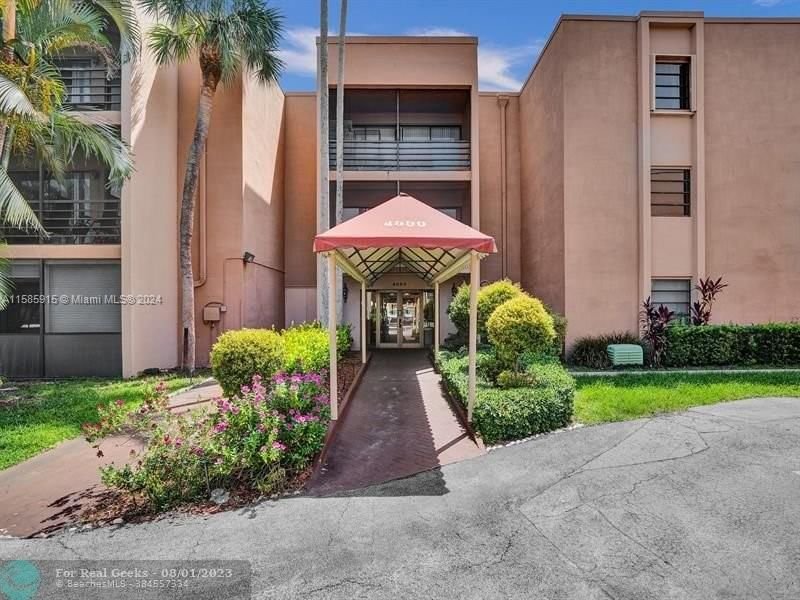 Real estate property located at 4000 Hills Dr #7, Broward County, EMERALD HILLS C C APTS CO, Hollywood, FL
