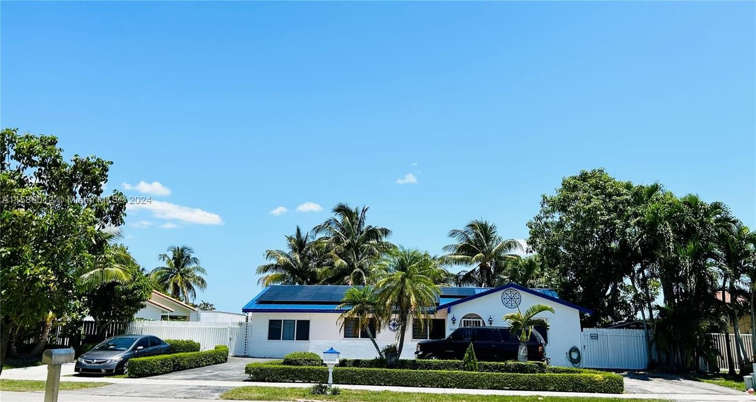 Real estate property located at 15022 67th Ln, Miami-Dade County, LAKE MARKS AT WESTWIND, Miami, FL