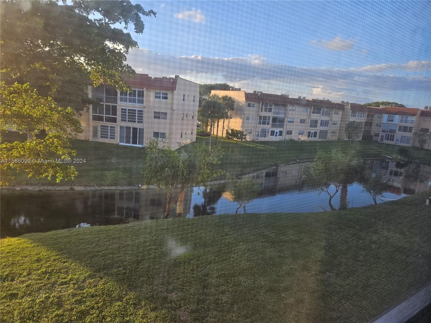 Real estate property located at 2701 Pine Island Rd #303, Broward, SUNRISE LAKES 64 CONDO, Sunrise, FL