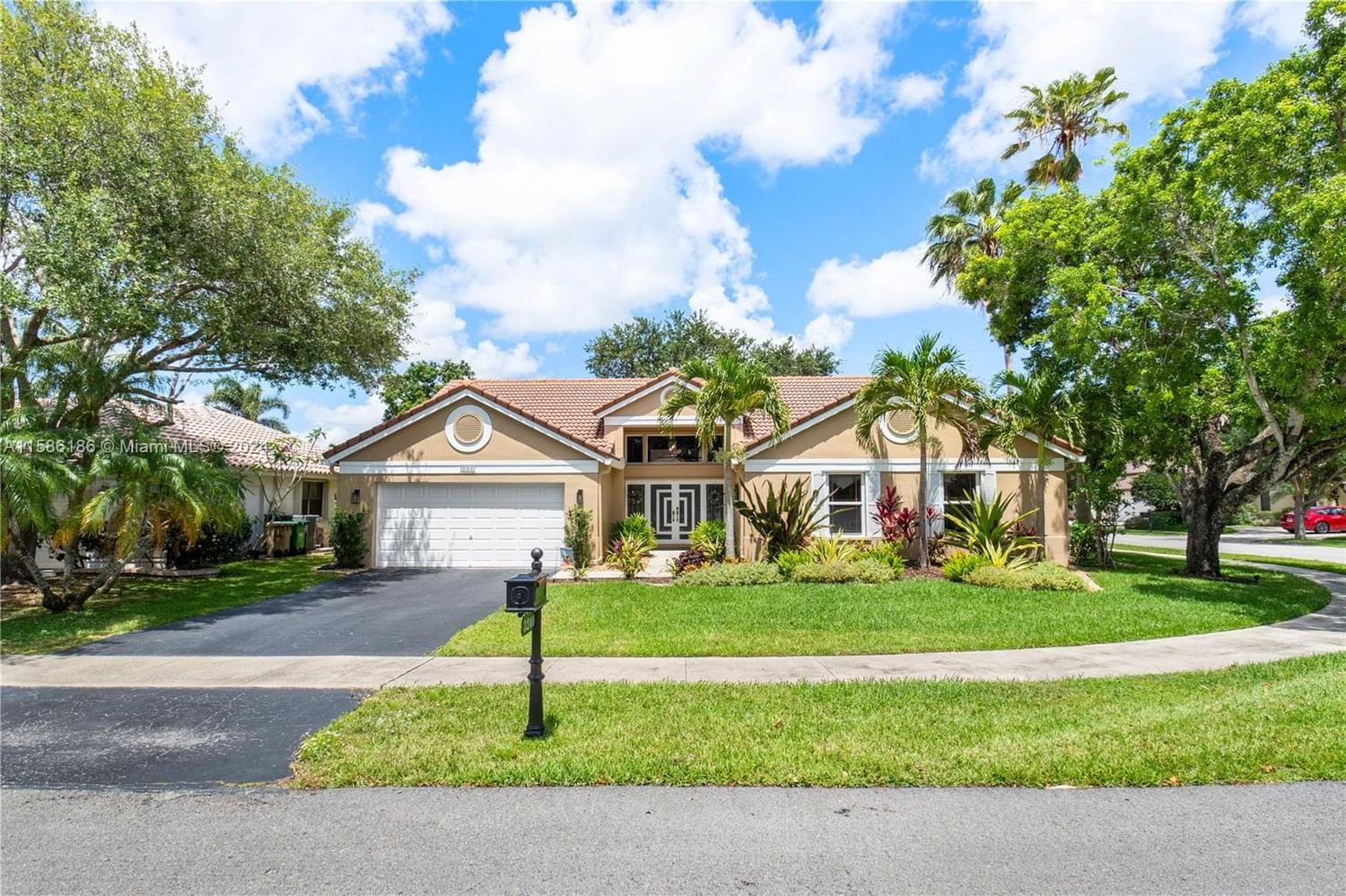 Real estate property located at 3240 Maple Ln, Broward County, FOREST RIDGE, Davie, FL