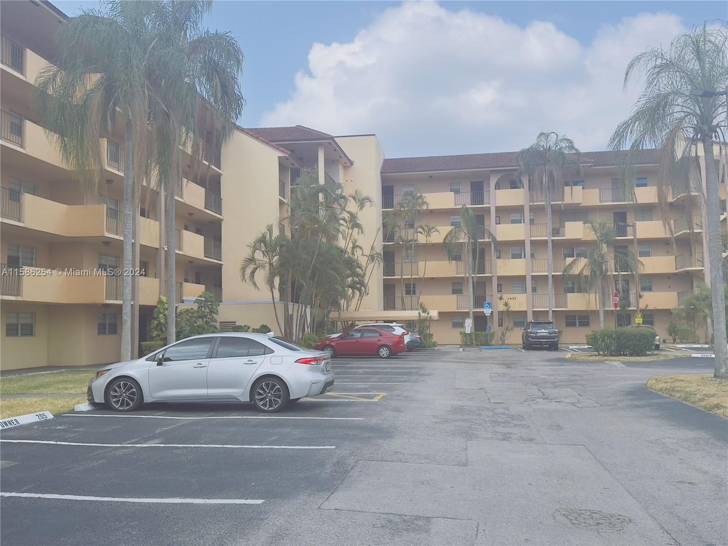 Real estate property located at 3955 Nob Hill Rd #408, Broward County, SUNRISE ISLAND CONDOMINIU, Sunrise, FL