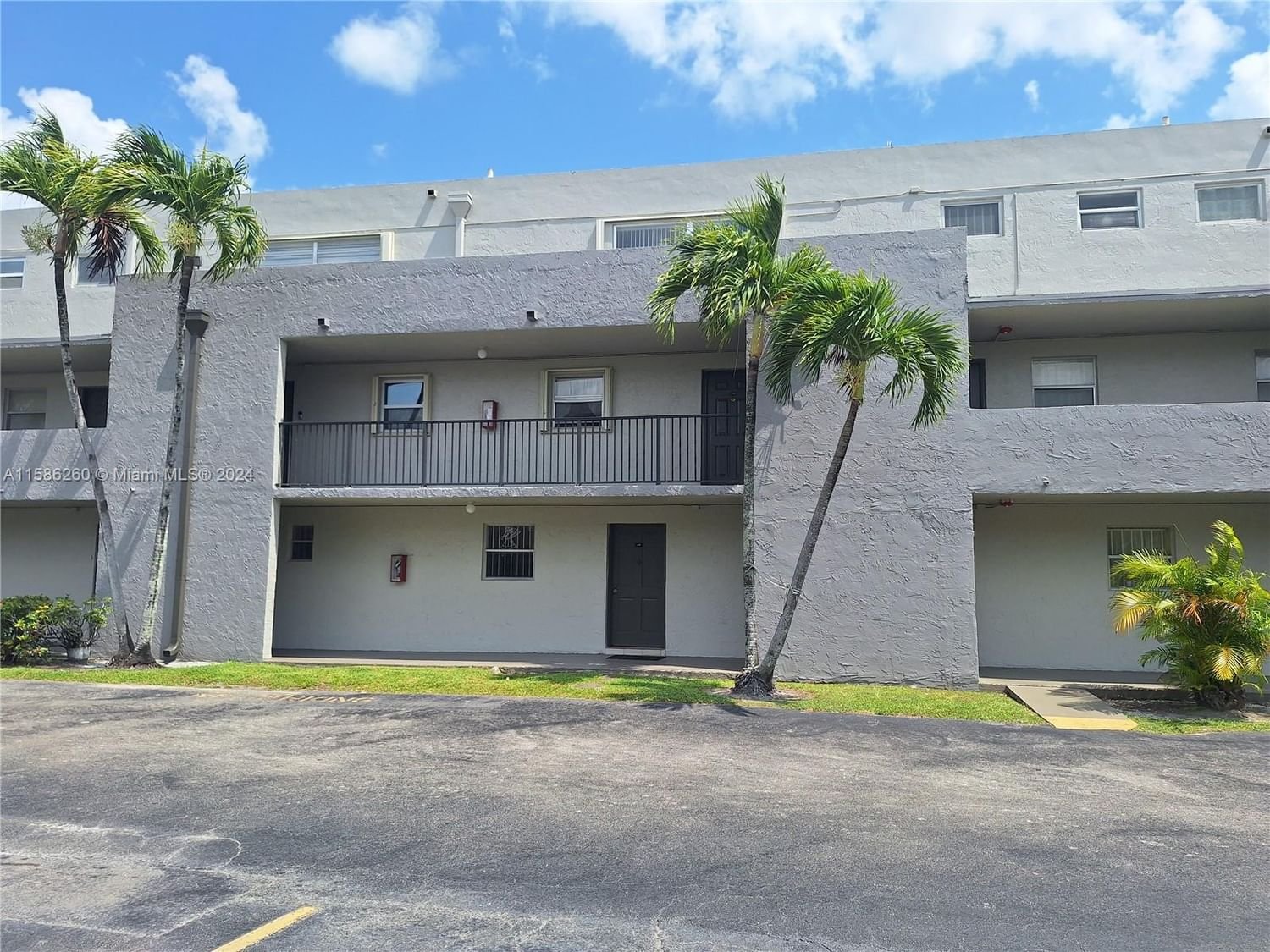 Real estate property located at 200 87th Ave J110, Miami-Dade County, PARK EAST CONDO, Miami, FL