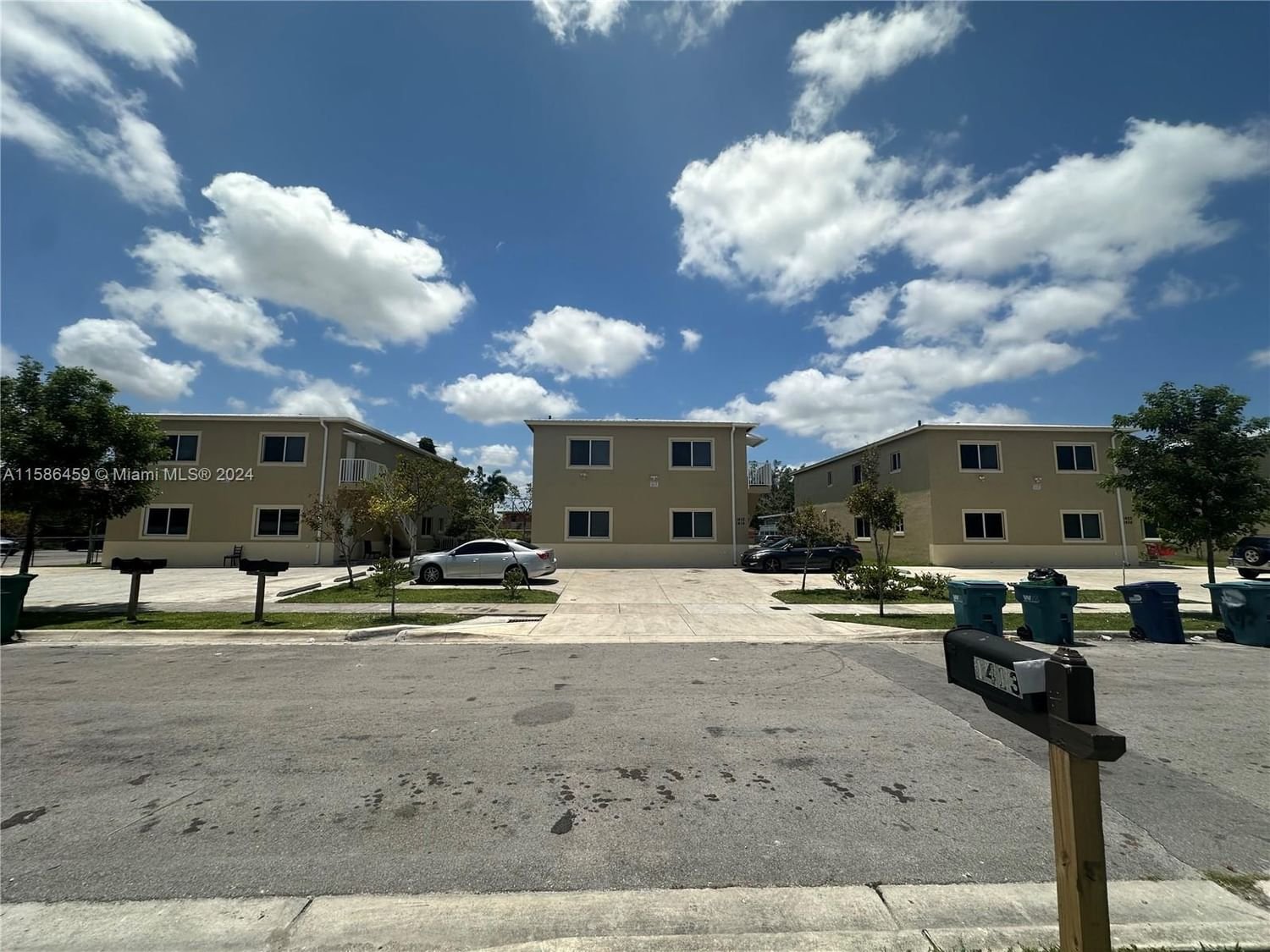 Real estate property located at 1402 1st Ct, Miami-Dade County, CORAL BAY MANOR, Florida City, FL