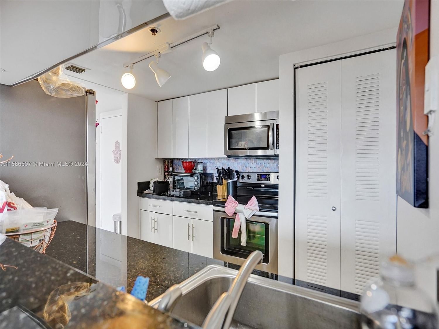 Real estate property located at 7601 Treasure Dr #722, Miami-dade, The Grandview Palace Cond, North Bay Village, FL