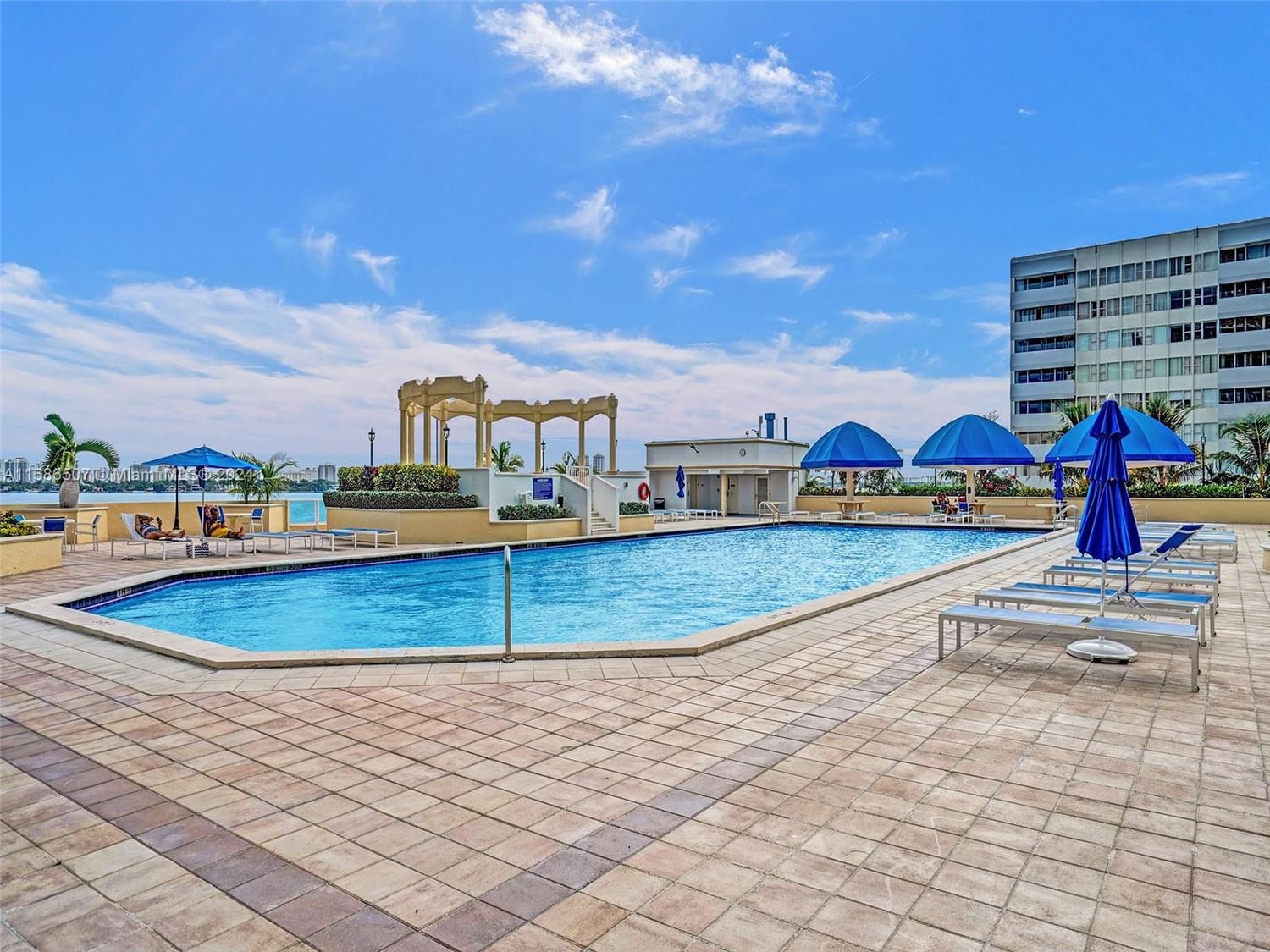 Real estate property located at 7601 Treasure Dr #722, Miami-dade, The Grandview Palace Cond, North Bay Village, FL