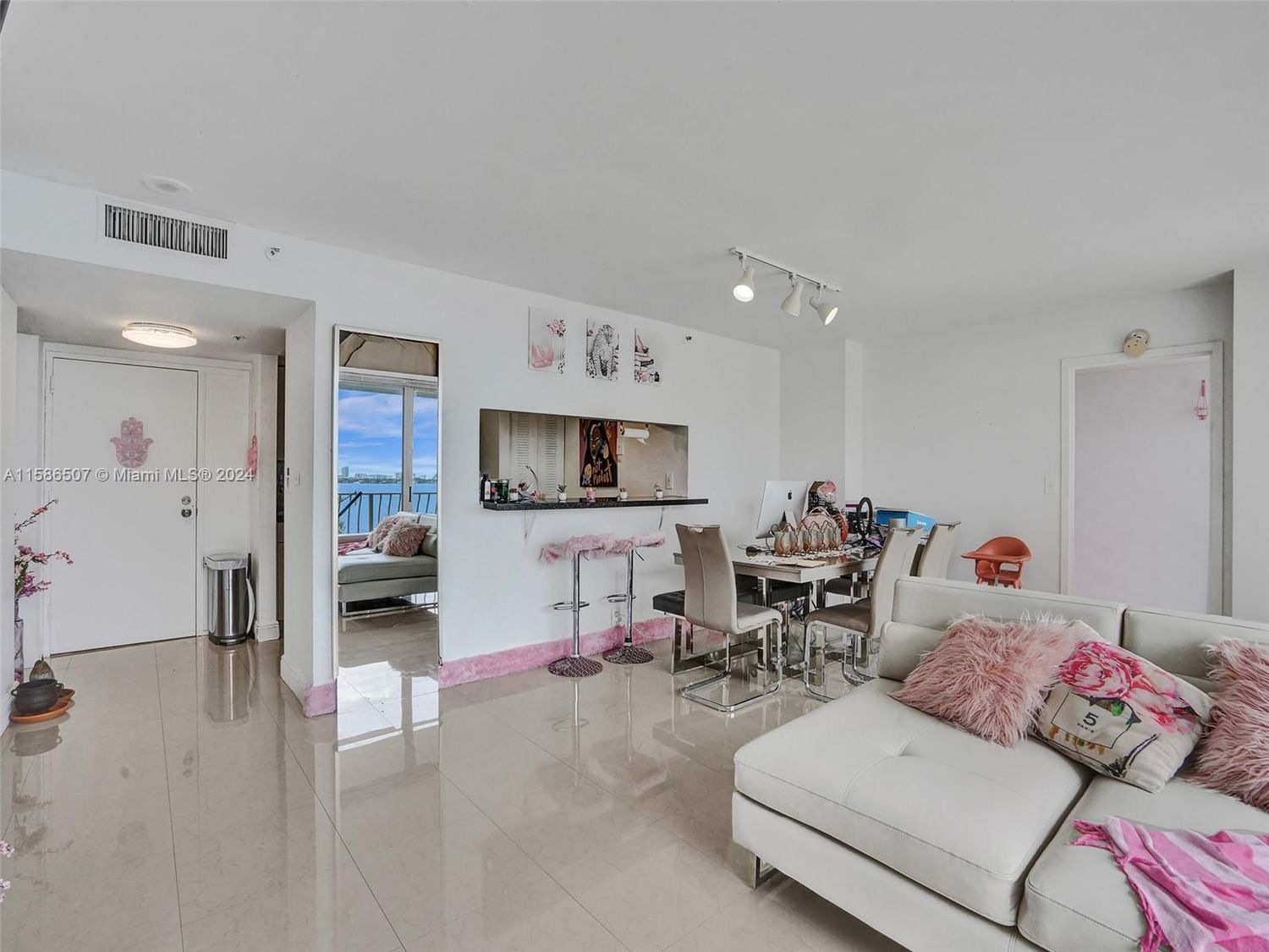 Real estate property located at 7601 Treasure Dr #722, Miami-dade, The Grandview Palace Cond, North Bay Village, FL