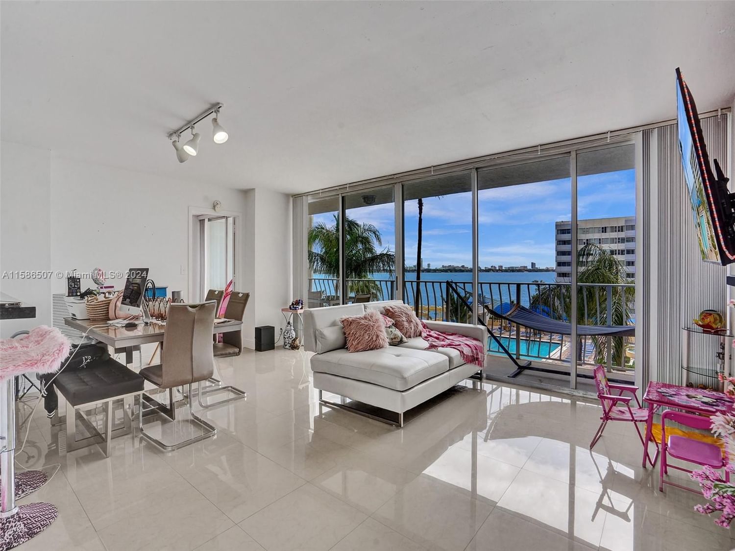Real estate property located at 7601 Treasure Dr #722, Miami-dade, The Grandview Palace Cond, North Bay Village, FL