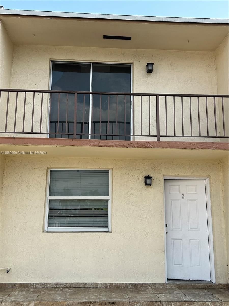 Real estate property located at 10942 3rd St D2, Miami-Dade County, SWISS CHALET TOWNHOUSE CO, Sweetwater, FL