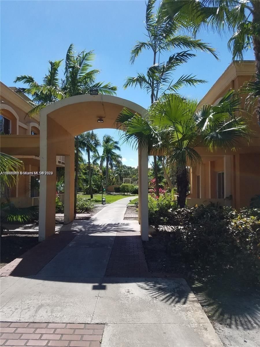 Real estate property located at 17901 68th Ave R102, Miami-Dade County, VENETIAN GARDENS AT COUNT, Hialeah, FL