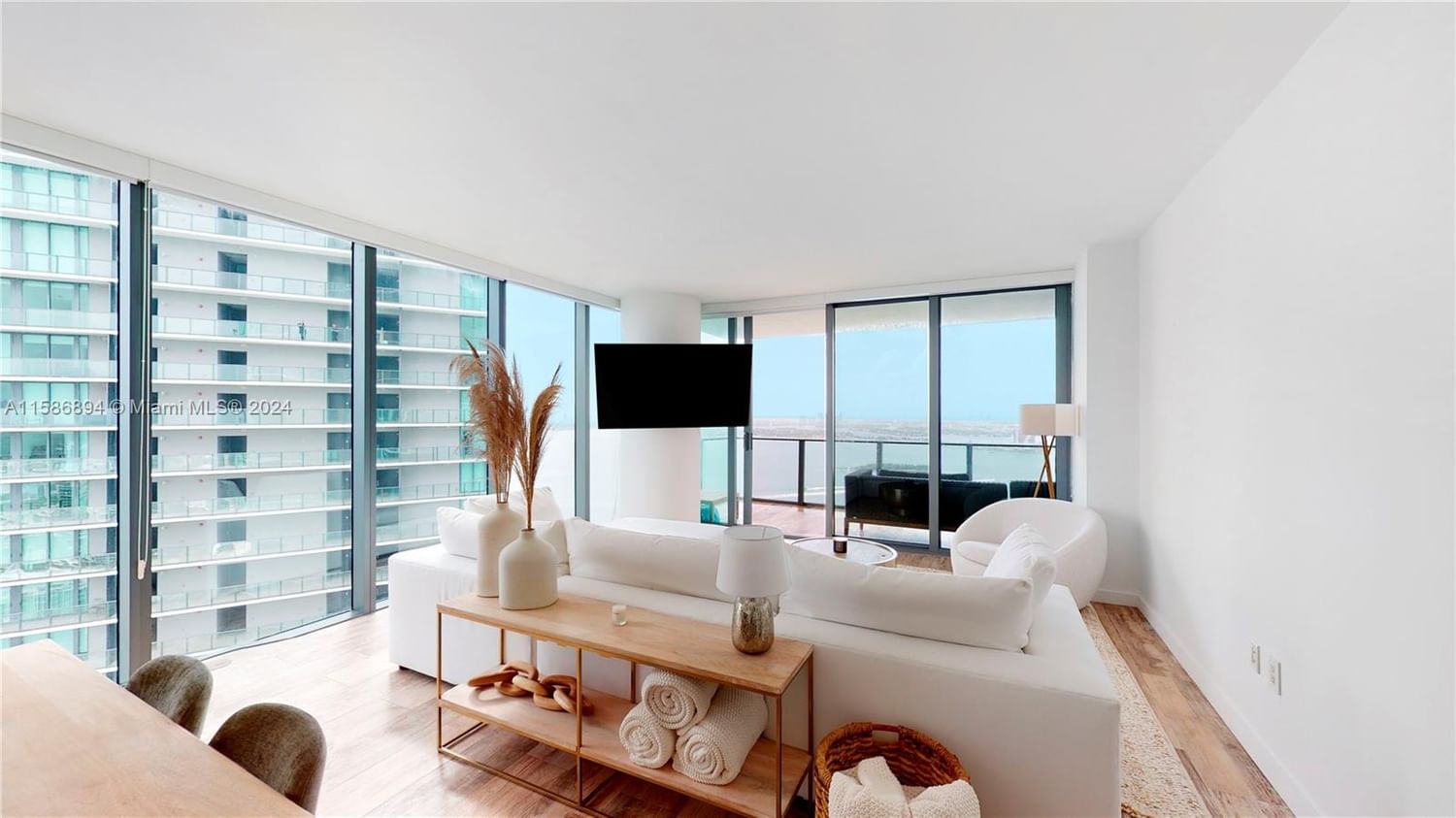 Real estate property located at 650 32nd St #4607, Miami-Dade, PARAISO BAY CONDO, Miami, FL