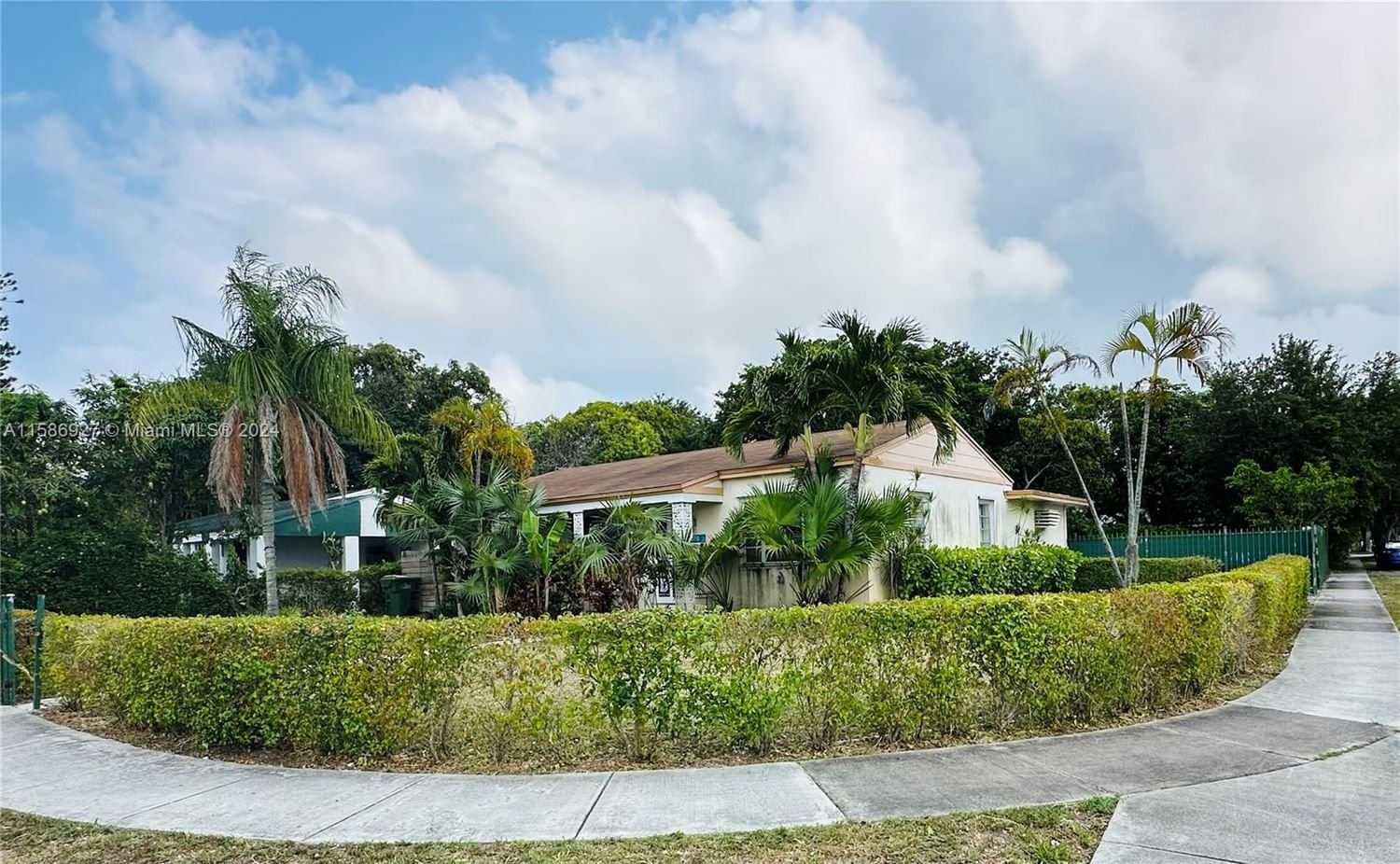 Real estate property located at 1300 134th St, Miami-Dade County, LEROB SUB, North Miami, FL