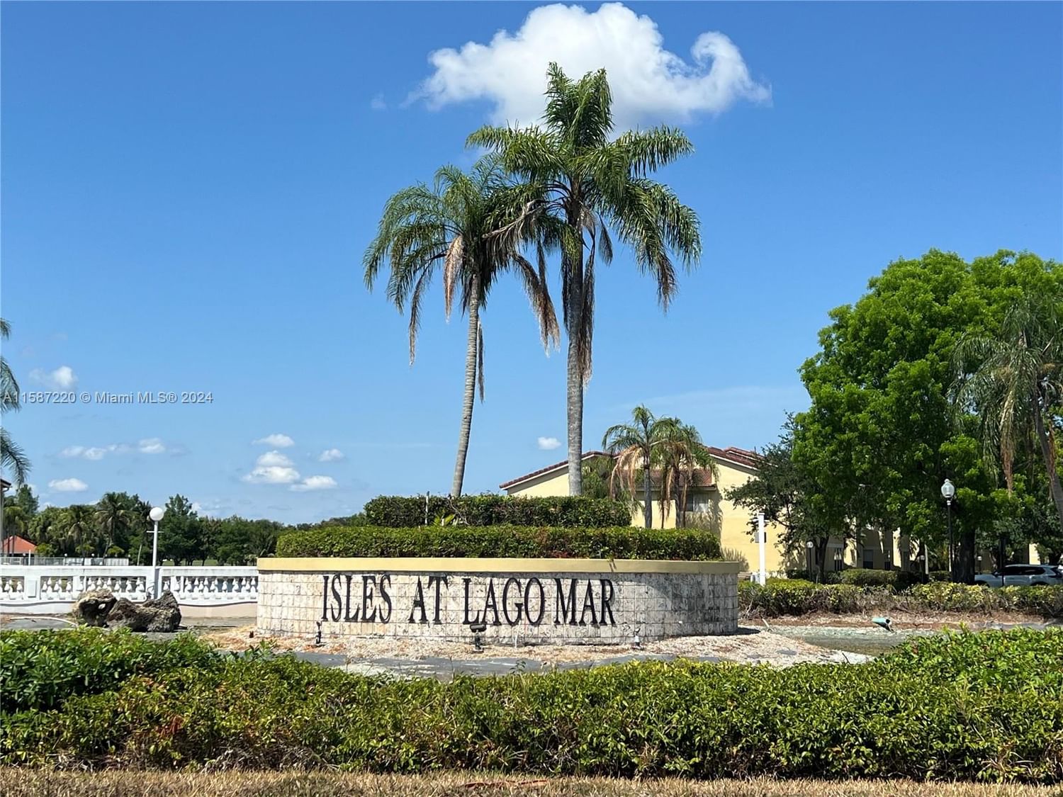 Real estate property located at 12730 Vista Isles Dr #813, Broward County, Vista Isle, Sunrise, FL