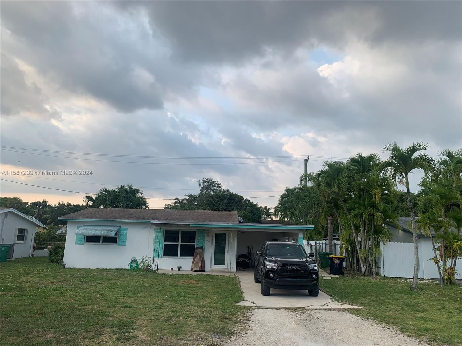 Real estate property located at 2725 46th Ct, Broward County, AVON HEIGHTS, Dania Beach, FL