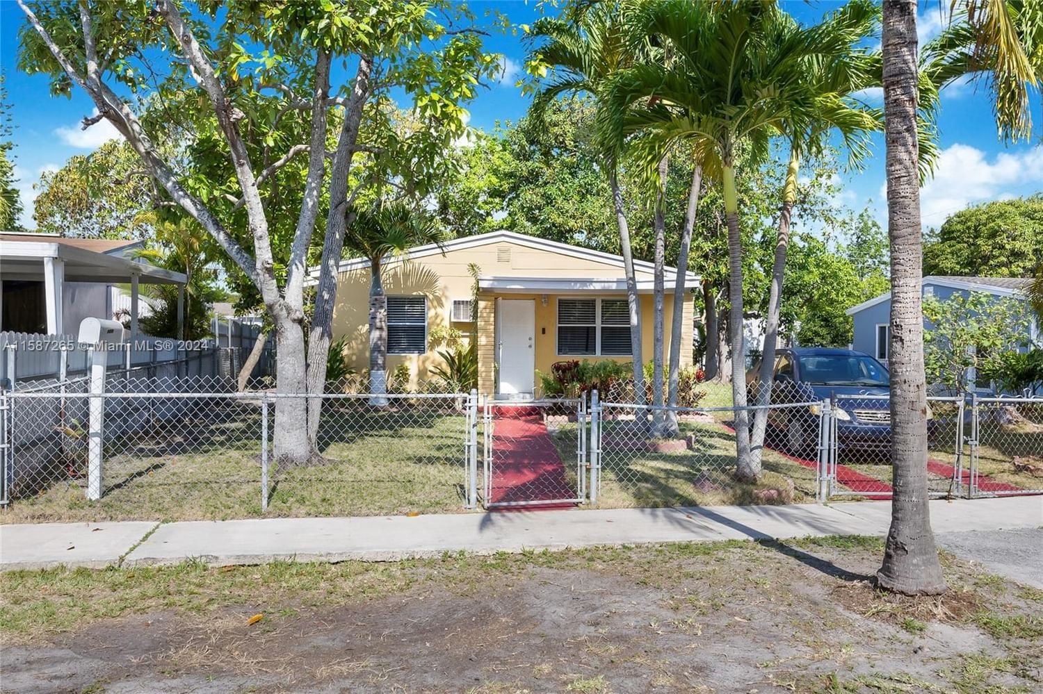 Real estate property located at 15720 15th Pl, Miami-Dade County, MYRA DELLS SUB, North Miami Beach, FL