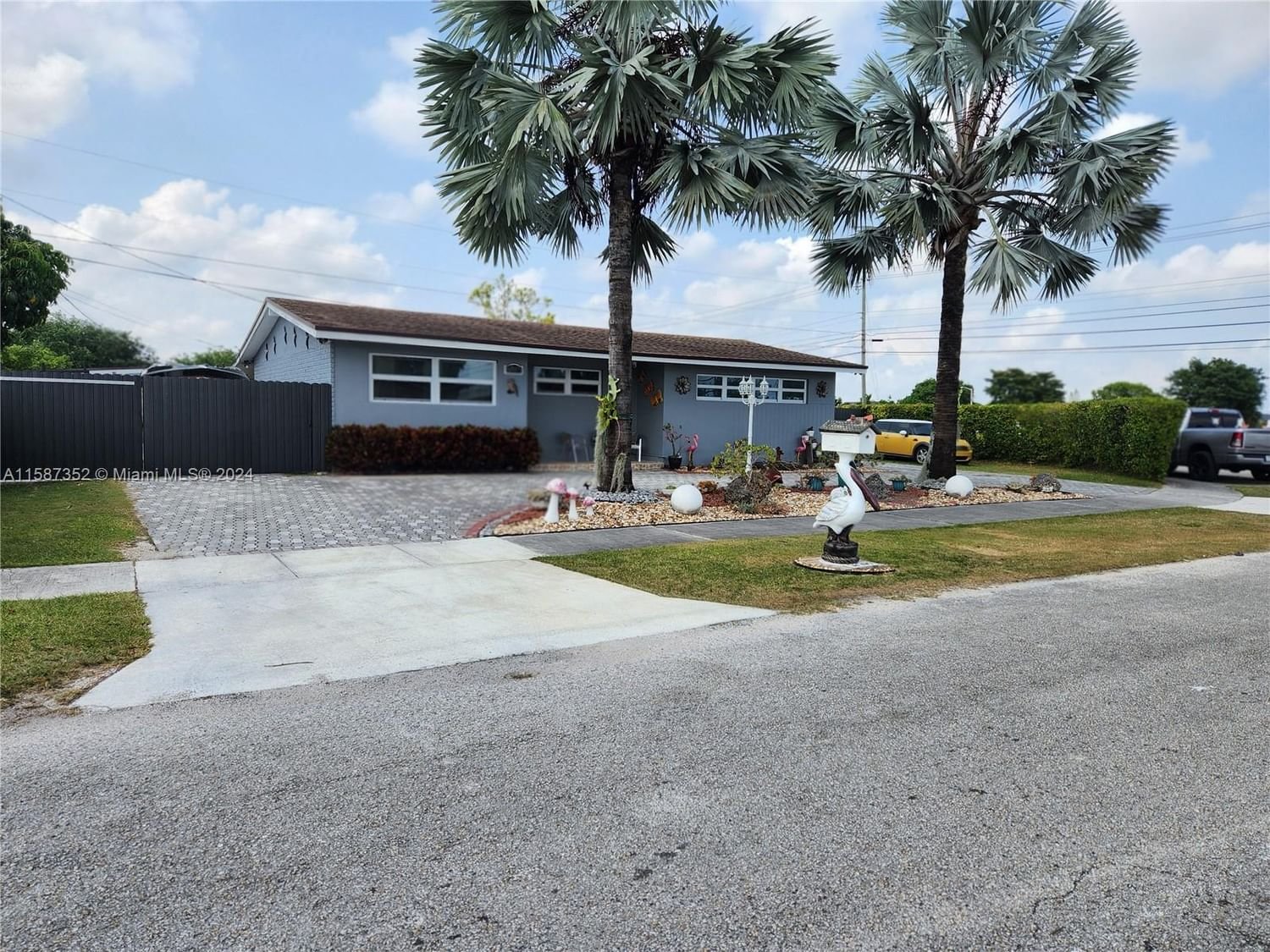 Real estate property located at 16705 301st St, Miami-Dade County, MIKART SUB, Homestead, FL