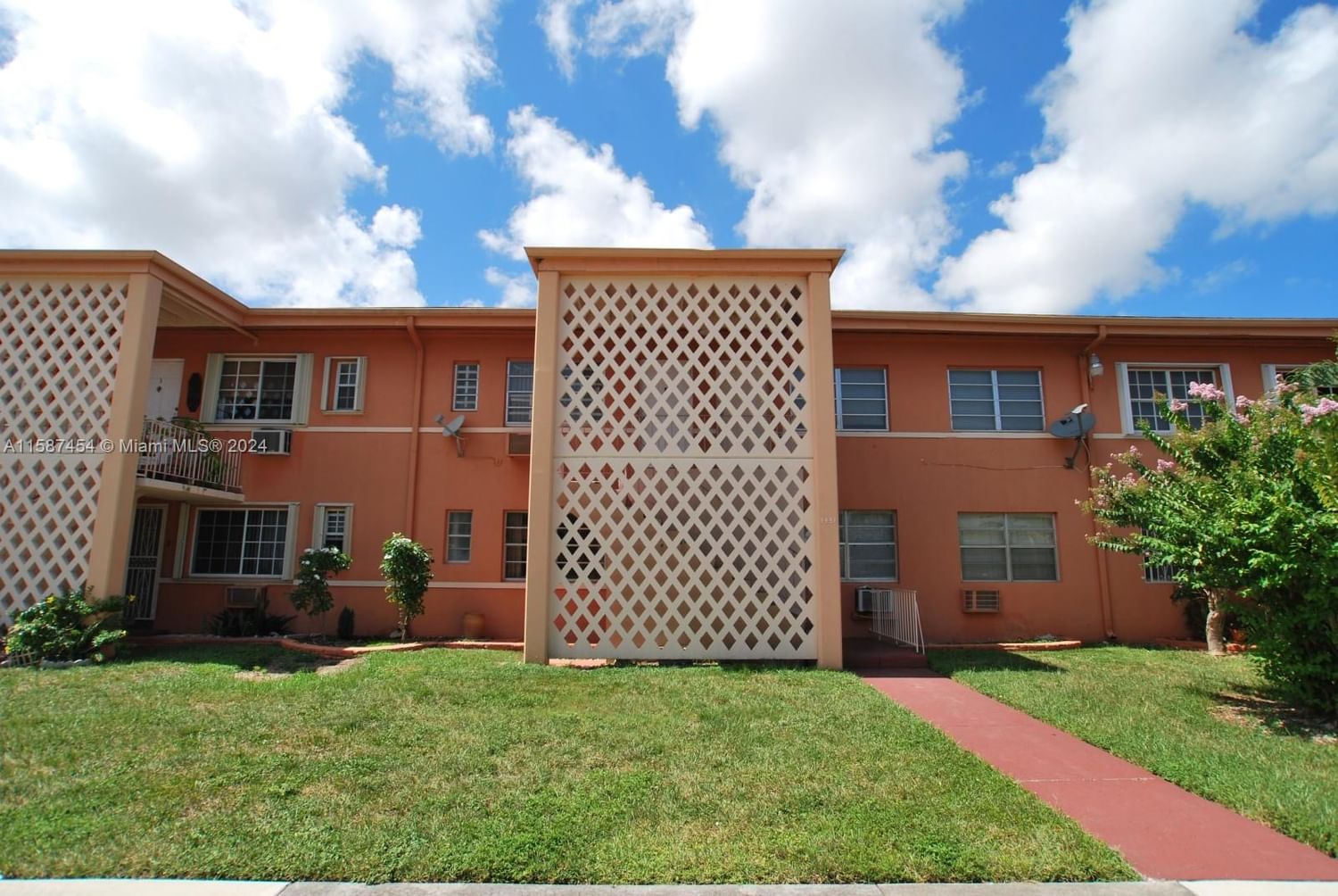 Real estate property located at 3451 11th St #4B, Miami-Dade, CORAL GARDENS CONDO BLDG, Miami, FL