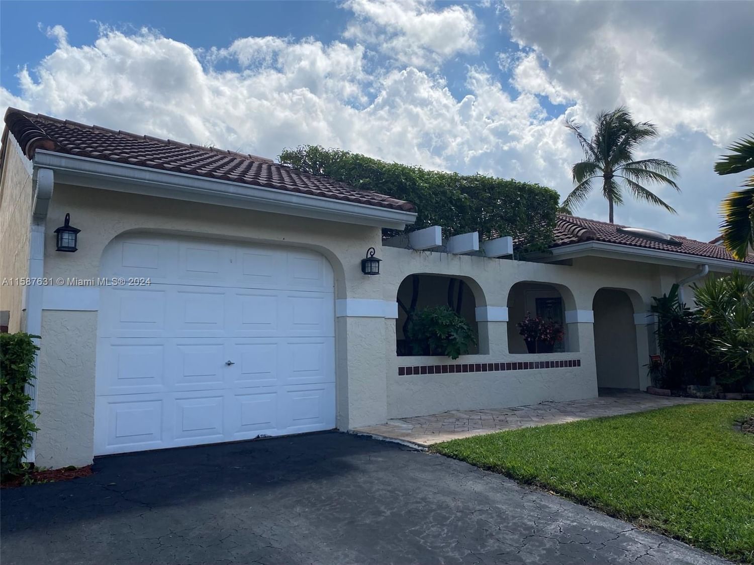 Real estate property located at 1326 Seagrape Cir, Broward County, COUNTRY ISLES GARDEN HOME, Weston, FL