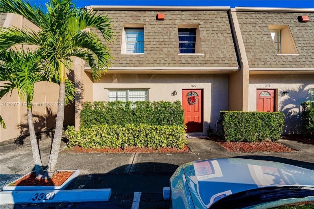 Real estate property located at 3320 Quail Close #19, Broward County, BLUE LAKE TOWNHOUSES COND, Pompano Beach, FL