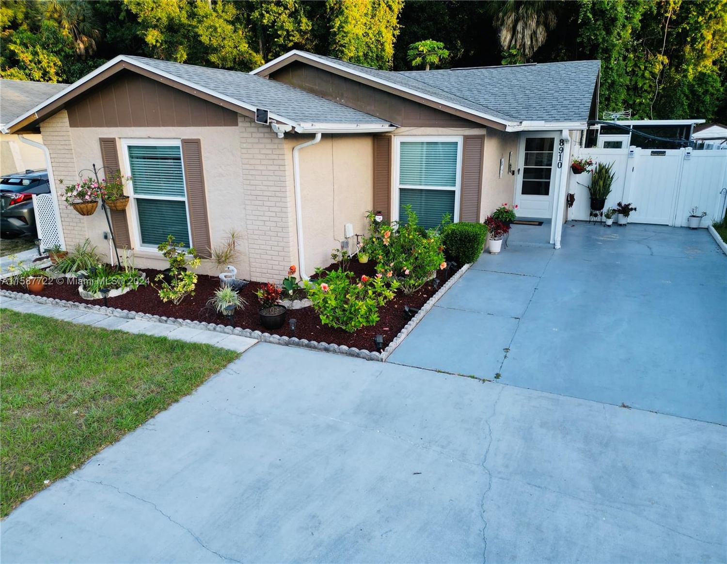 Real estate property located at 8910 Rosebank, Hillsborough County, WOOD LAKE PH 1 UNIT 4A, Tampa, FL