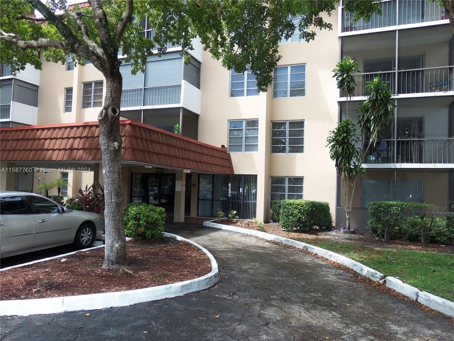 Real estate property located at 4156 Inverrary Dr #105, Broward County, MANORS OF INVERRARY I-3, Lauderhill, FL