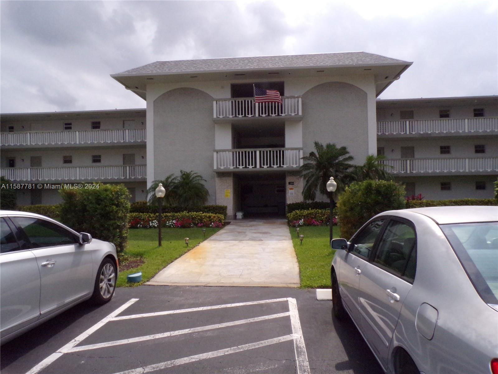 Real estate property located at 1200 Hillcrest Ct #214, Broward, HILLCREST COUNTRY CLUB AP, Hollywood, FL