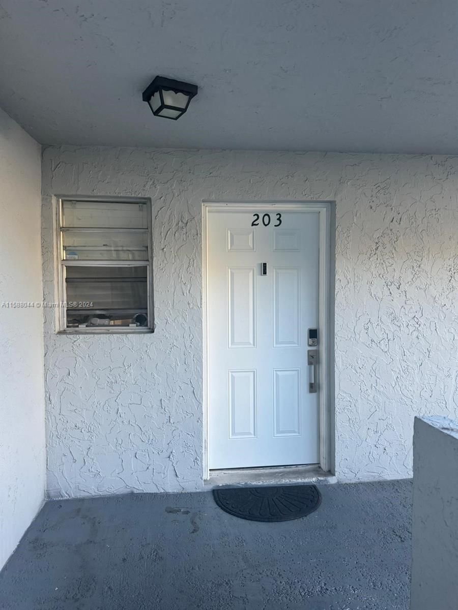 Real estate property located at 6195 18th Ave G203, Miami-Dade County, C, Hialeah, FL