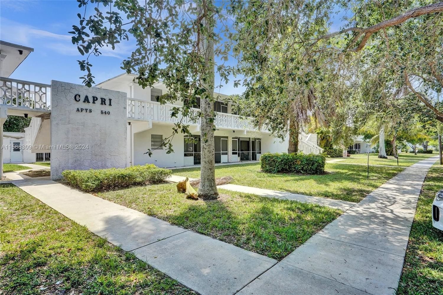 Real estate property located at 540 Luna Ct, Broward County, CAPRI CONDO APTS, Hollywood, FL