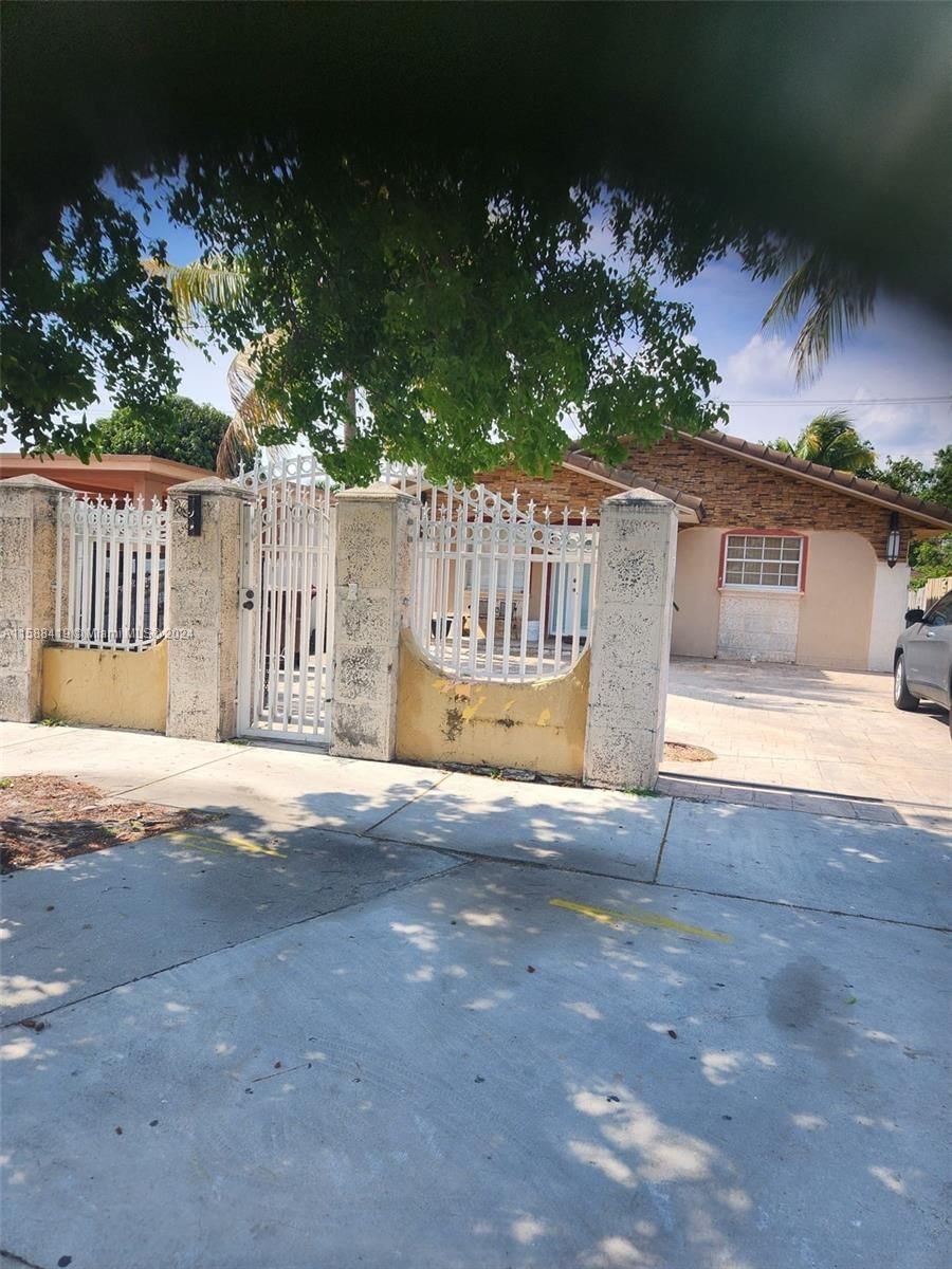 Real estate property located at 827 27th St, Miami-Dade County, HIALEAH 13TH ADDN AMD PL, Hialeah, FL