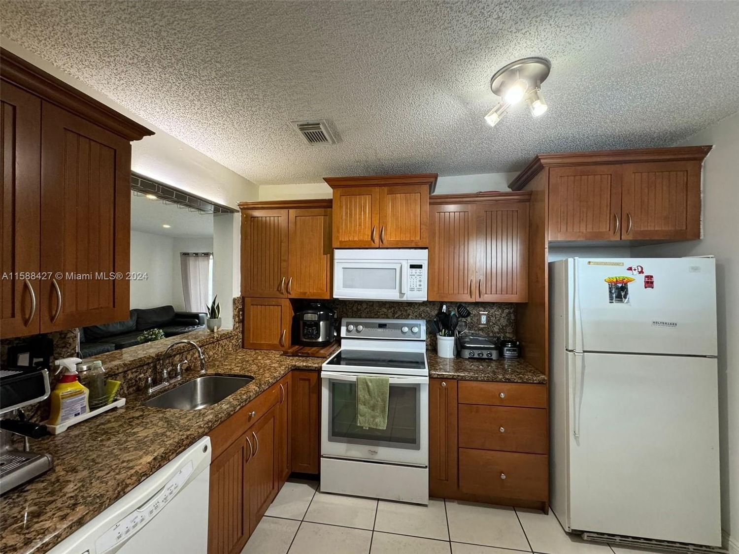 Real estate property located at 4768 114th Ave #201-4, Miami-Dade County, VILLA DORAL CONDO NO 5, Doral, FL