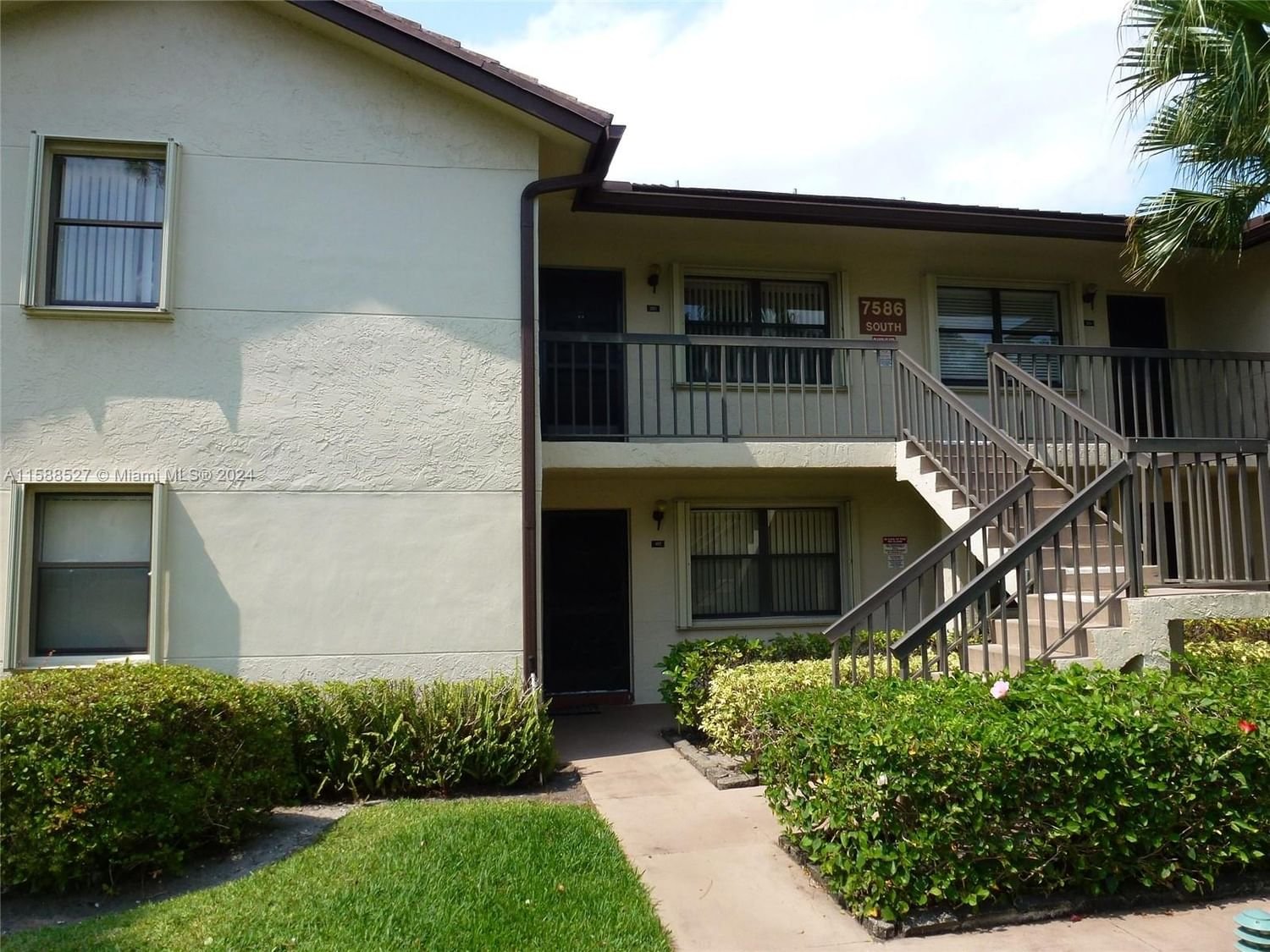 Real estate property located at 7586 Tahiti Ln #201, Palm Beach County, LUCERNE POINTE ONE,TWO,TH, Lake Worth, FL