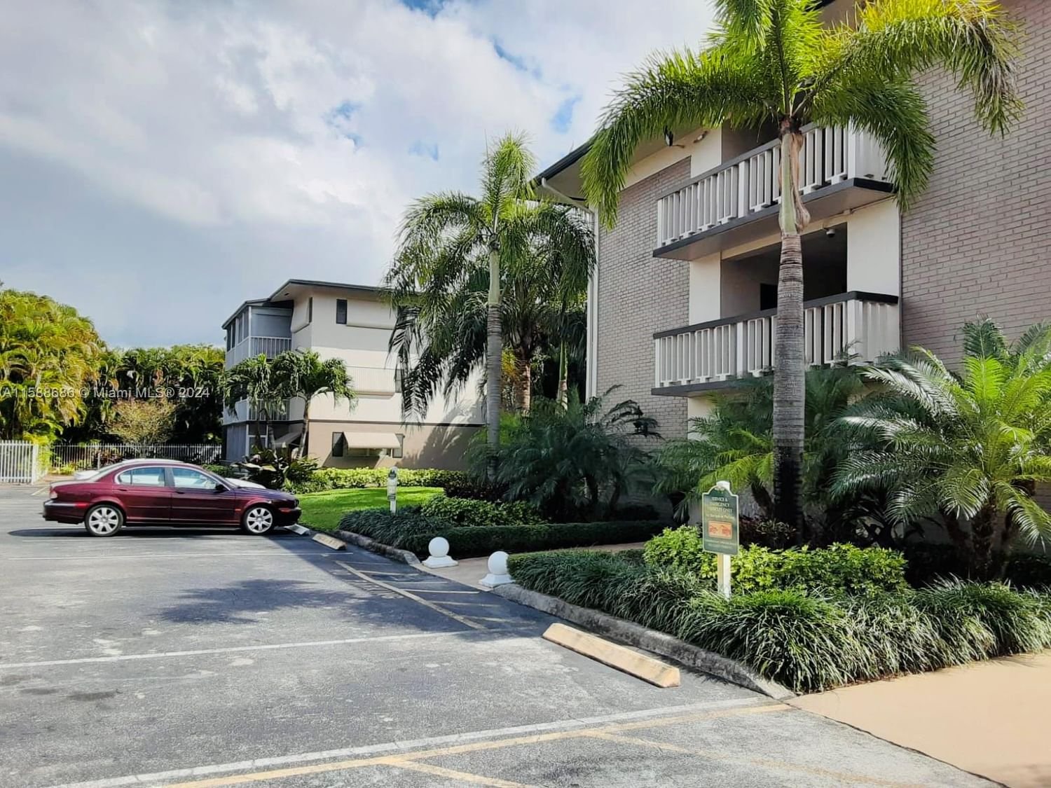 Real estate property located at 4900 Washington St #209, Broward County, HILLCREST COUNTRY CLUB AP, Hollywood, FL