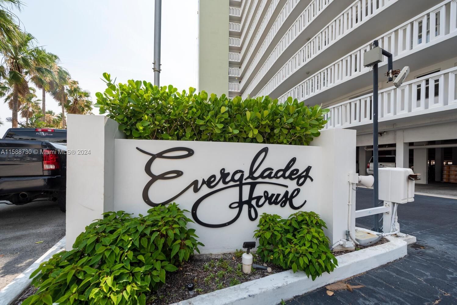 Real estate property located at 2000 Ocean Dr #304, Broward, EVERGLADES HOUSE CONDO, Fort Lauderdale, FL